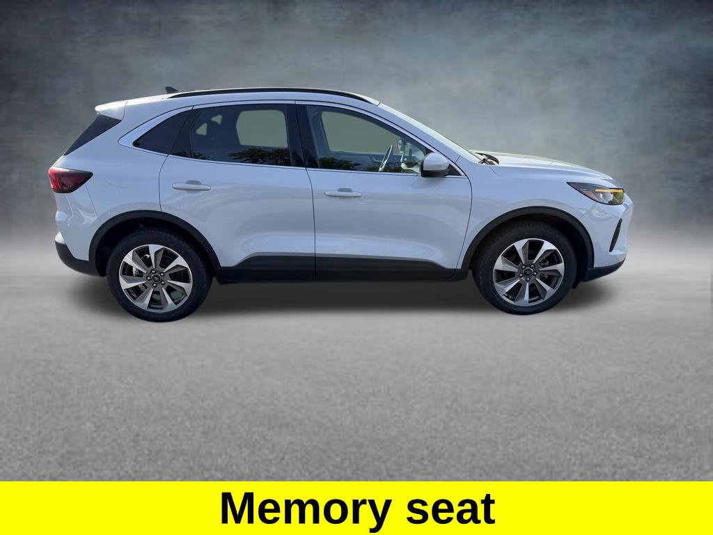Certified 2025 Ford Escape Platinum AWD/4WD image 7