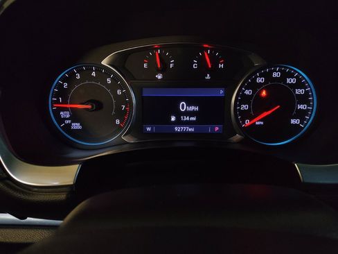 Used 2020 Chevrolet Traverse LT FWD image 23