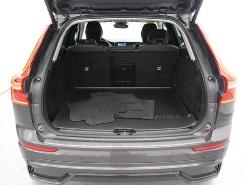 Used 2023 Volvo XC60 B5 Plus w/ Protection Package Premier AWD/4WD image 8