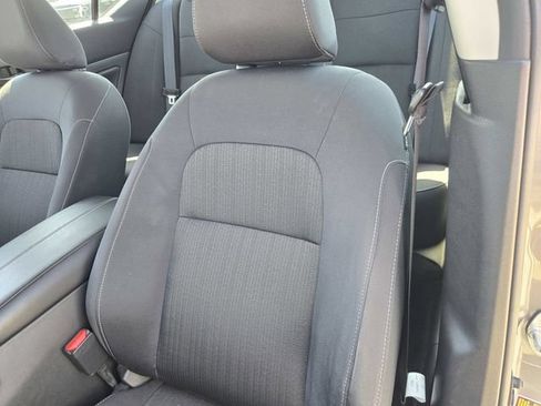 Used 2025 Nissan Altima 2.5 SV FWD image 14