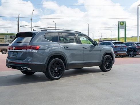 New 2026 Volkswagen Atlas SE FWD image 6