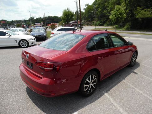 Used 2016 Volkswagen Jetta SE FWD image 6