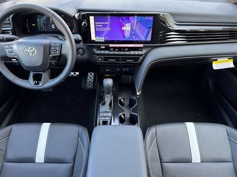 New 2026 Toyota Camry Hybrid FWD image 16