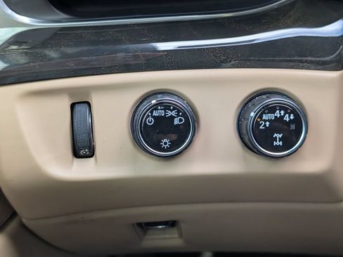 Used 2020 Cadillac Escalade Platinum AWD/4WD image 30