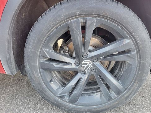 Used 2024 Volkswagen Tiguan SE R-Line image 16