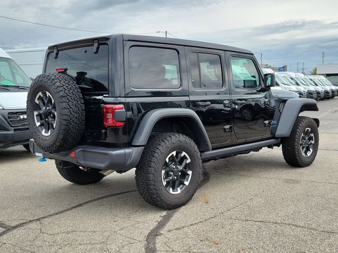 Used 2025 Jeep Wrangler Unlimited Rubicon 4xe w/ Safety Group AWD/4WD image 4