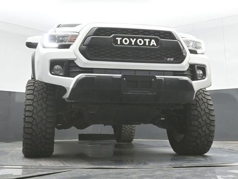 Used 2019 Toyota Tacoma TRD Off-Road w/ Technology Package AWD/4WD image 40