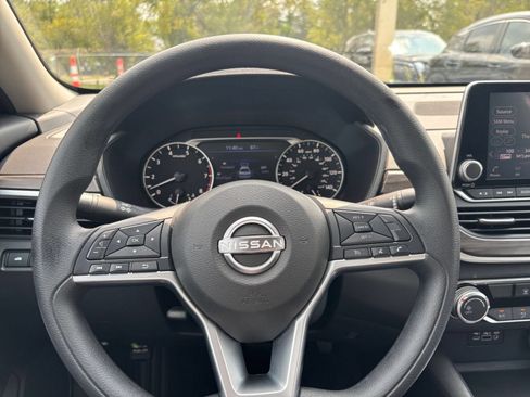 Used 2025 Nissan Altima 2.5 SV FWD image 28