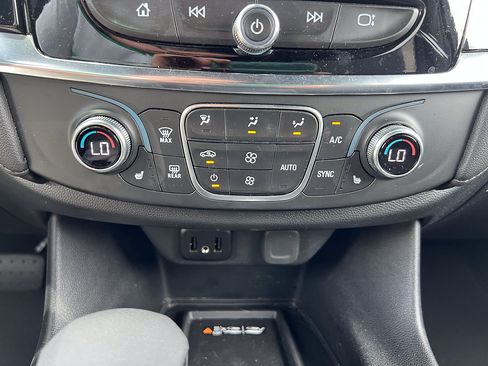 Used 2023 Chevrolet Traverse LT AWD/4WD image 25