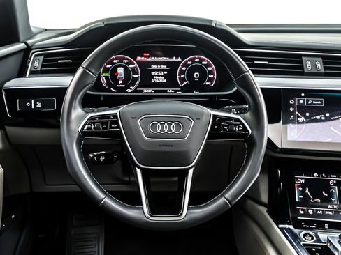 Used 2024 Audi Q8 e-tron Prestige w/ Prestige Package image 19