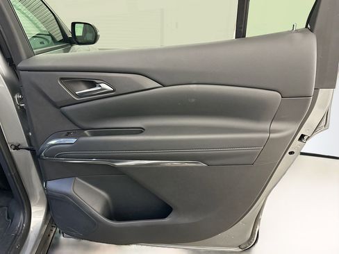 Used 2025 Chevrolet Traverse LT image 33