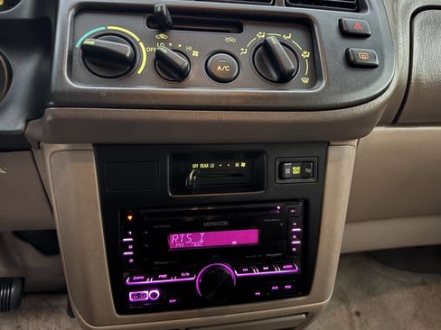 Used 1998 Toyota Sienna XLE image 14