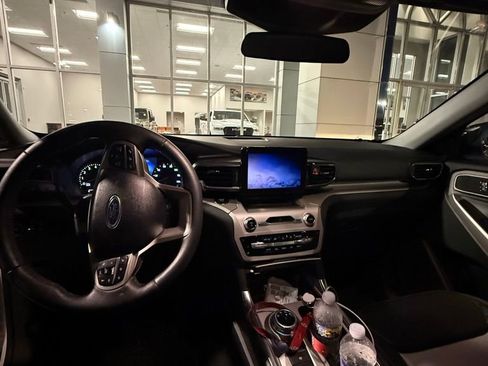 Used 2024 Ford Explorer XLT w/ Equipment Group 202A image 12