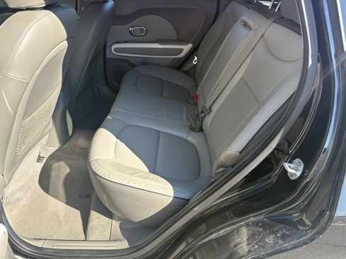 Used 2017 Kia Soul EV + image 7