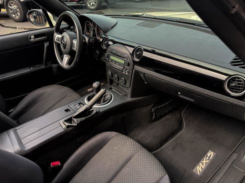 Used 2008 MAZDA MX-5 Miata Touring RWD image 30