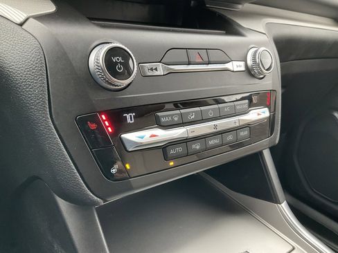 Used 2020 Ford Explorer XLT w/ Equipment Group 202A image 11