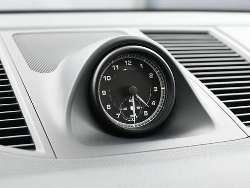 Certified 2025 Porsche Macan image 19