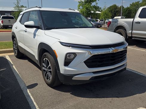 Used 2025 Chevrolet TrailBlazer LT FWD image 4