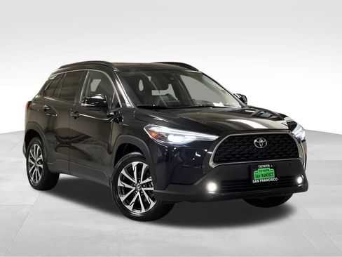 Certified 2022 Toyota Corolla Cross XLE image 7