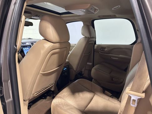 Used 2013 Cadillac Escalade Premium image 34