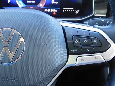 Used 2025 Volkswagen Jetta SE FWD image 26