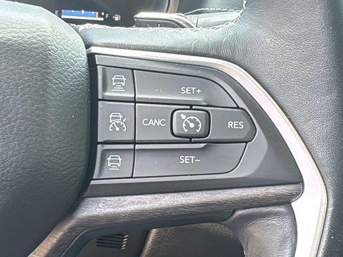 Used 2021 Jeep Grand Cherokee L Limited AWD/4WD image 24