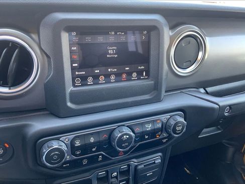 Used 2021 Jeep Wrangler Unlimited Rubicon w/ Cold Weather Group AWD/4WD image 34