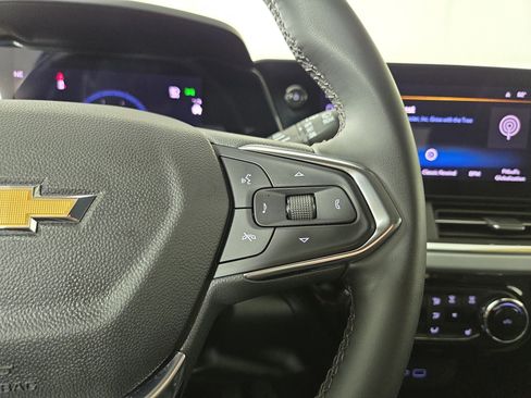 Used 2024 Chevrolet Trax LT w/ LT Convenience Package FWD image 16