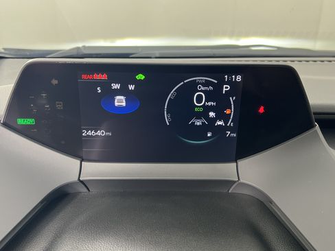 Used 2025 Toyota Prius LE AWD/4WD image 27