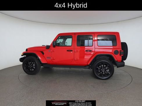 Used 2025 Jeep Wrangler Unlimited Sahara AWD/4WD image 8