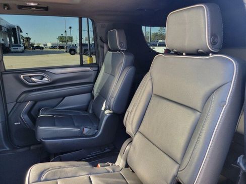 Used 2024 GMC Yukon XL SLT w/ SLT Premium Package image 29