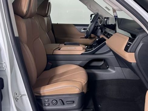 Certified 2025 INFINITI QX80 Sensory image 33