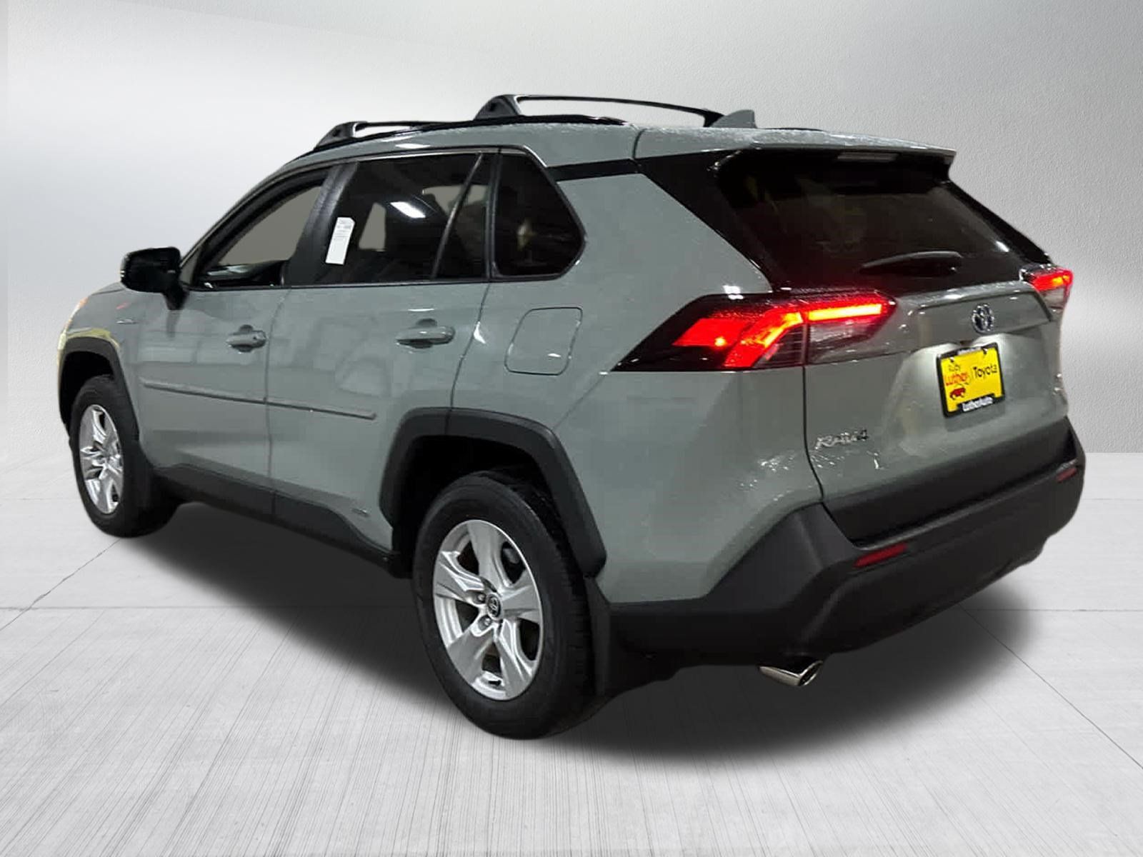 Certified 2021 Toyota RAV4 XLE w/ Convenience Package AWD/4WD image 4