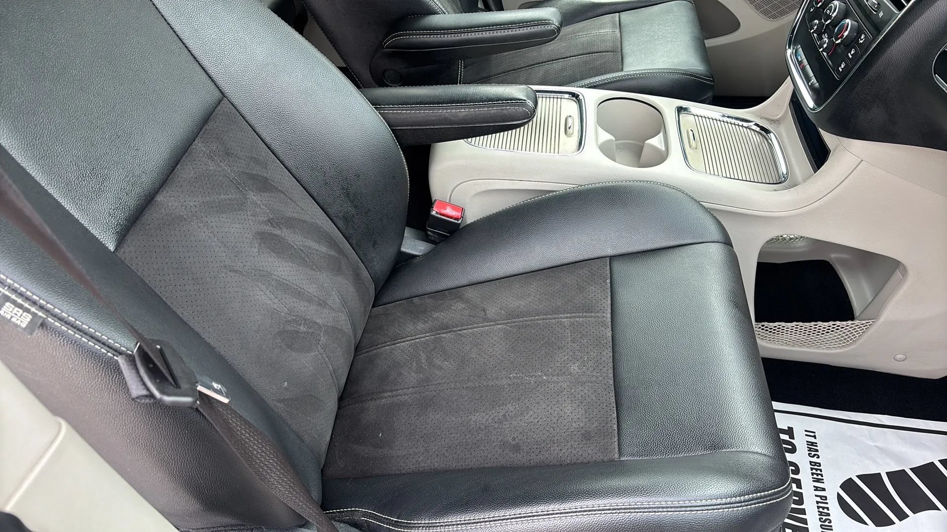 Used 2020 Dodge Grand Caravan SXT FWD image 40