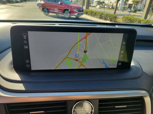 Used 2022 Lexus RX 350L Premium w/ Premium Package image 32