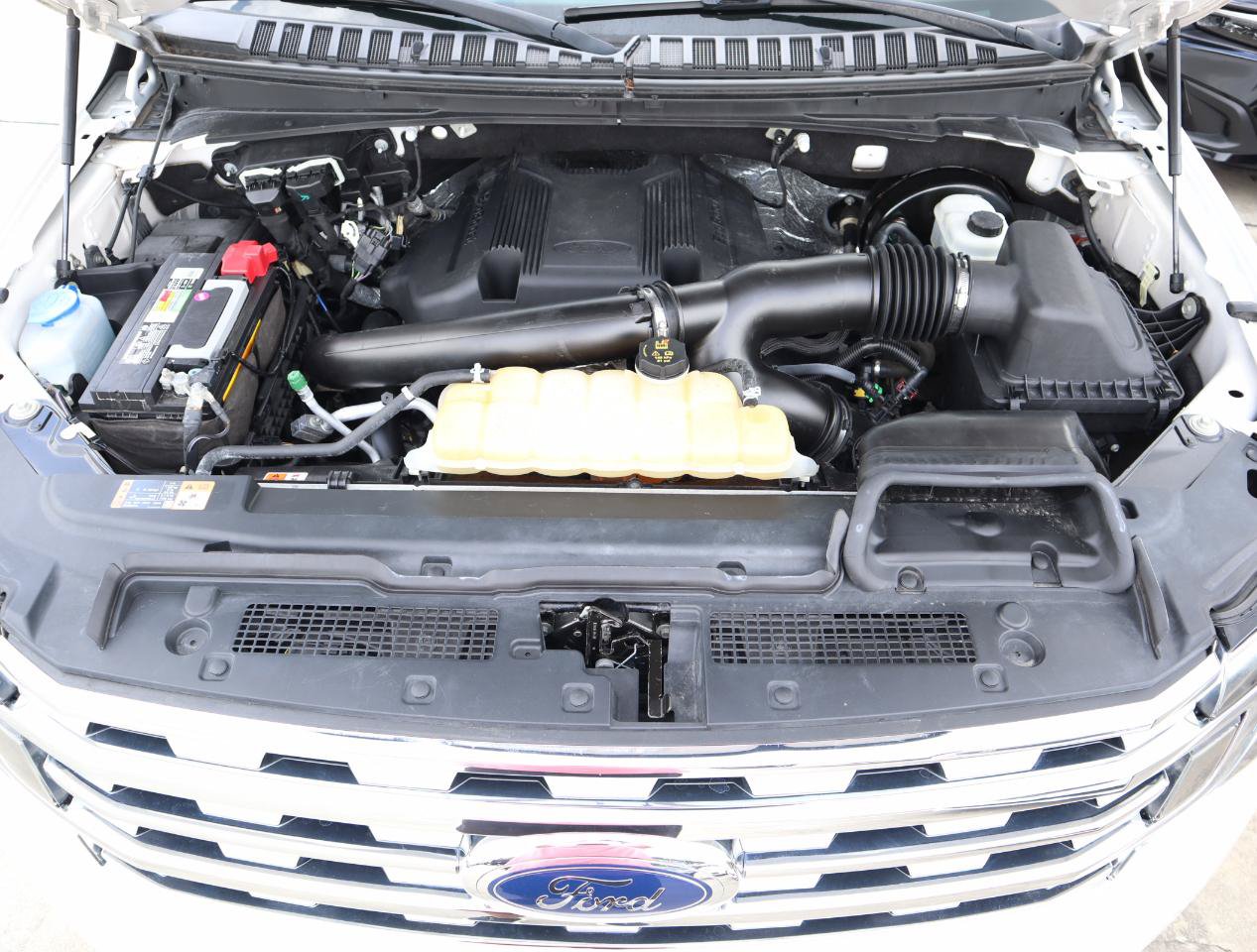 Used 2018 Ford Expedition Limited w/ Equipment Group 301A RWD image 12
