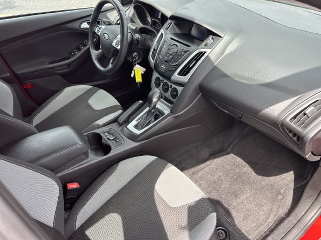 Used 2014 Ford Focus SE w/ SE Sport Package FWD image 29
