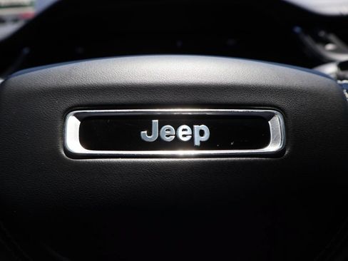 Used 2022 Jeep Grand Cherokee L Overland w/ Luxury Tech Group IV AWD/4WD image 29