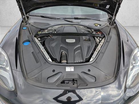 Used 2018 Porsche Panamera image 23