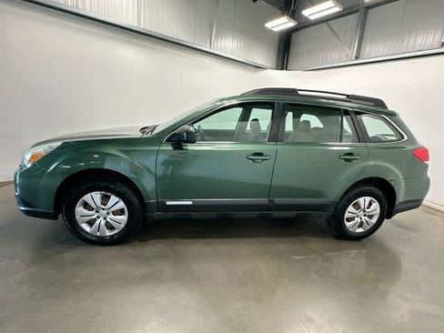 Used 2010 Subaru Outback 2.5i AWD/4WD image 2