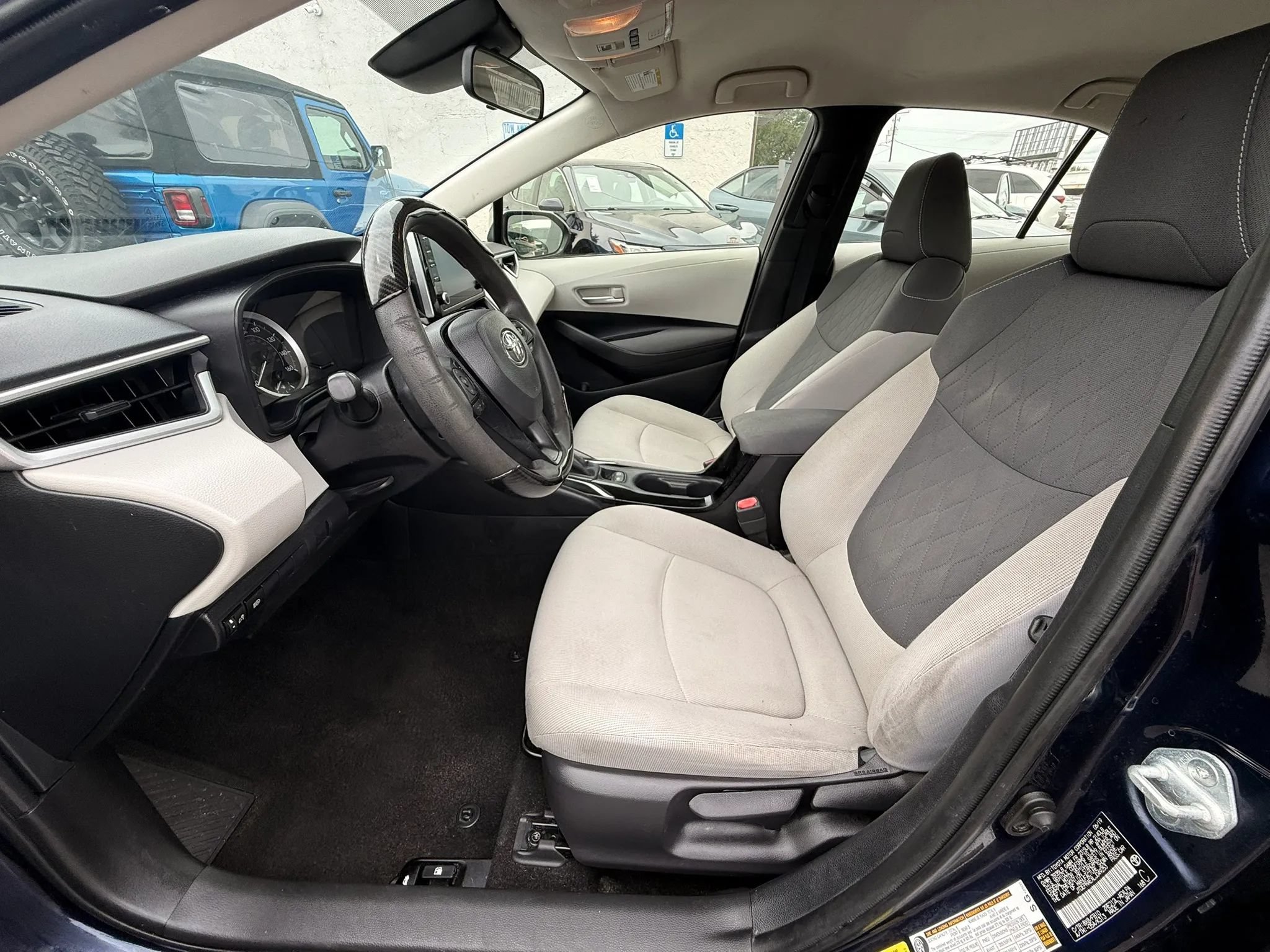 Used 2020 Toyota Corolla LE FWD image 9
