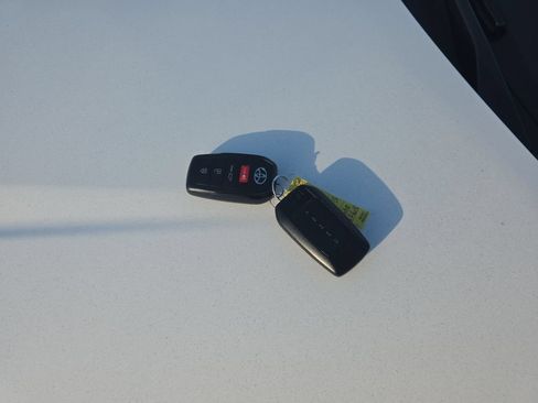 Used 2025 Toyota Camry LE FWD image 27