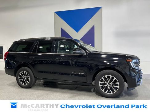 Used 2025 Ford Expedition Platinum AWD/4WD image 3