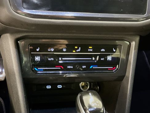 Used 2023 Volkswagen Tiguan SE R-Line image 24