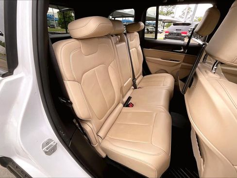 Used 2023 Jeep Grand Cherokee Limited w/ Black Appearance Package AWD/4WD image 19