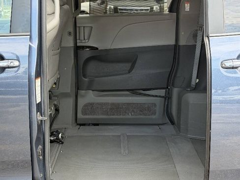 Used 2015 Toyota Sienna XLE FWD image 14