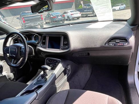 Used 2022 Dodge Challenger R/T Scat Pack RWD image 9