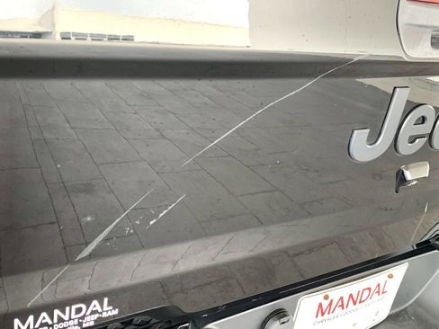 Used 2021 Jeep Gladiator Sport image 45