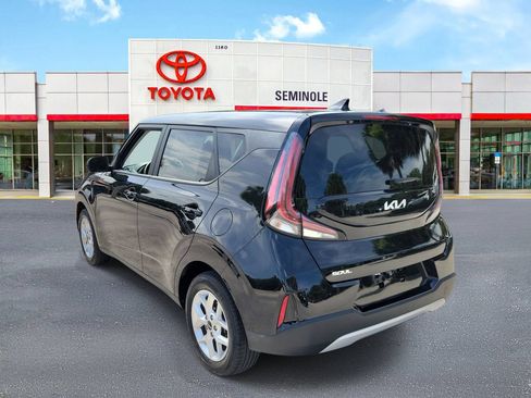 Used 2025 Kia Soul LX w/ LX Technology Package FWD image 4