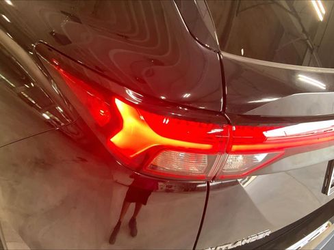 Used 2023 Mitsubishi Outlander ES FWD image 53
